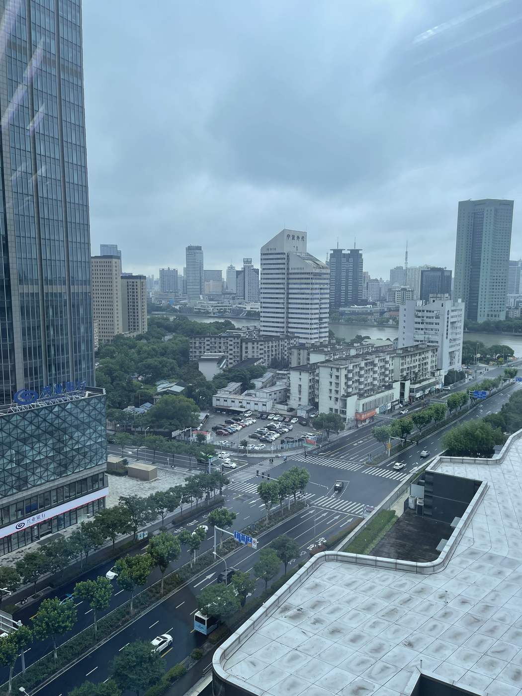 金融证券公司办公空间家具配套实景